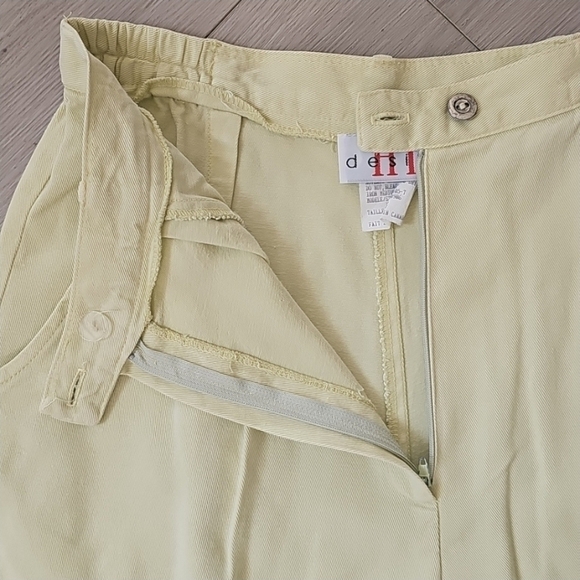 Vintage Ultra 13" High Waist Softgirl Butter Yellow Shorts, Vintage Size 6 - Picture 9 of 13